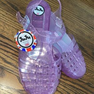 NWT JUJU “REILLY” PURPLE SPARKLES SANDALS